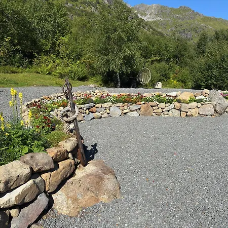 Flakstadveien - Sentralt, Midt I Lofoten Lejlighed