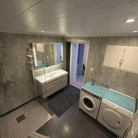 Flakstadveien - Sentralt, Midt I Lofoten Apartment